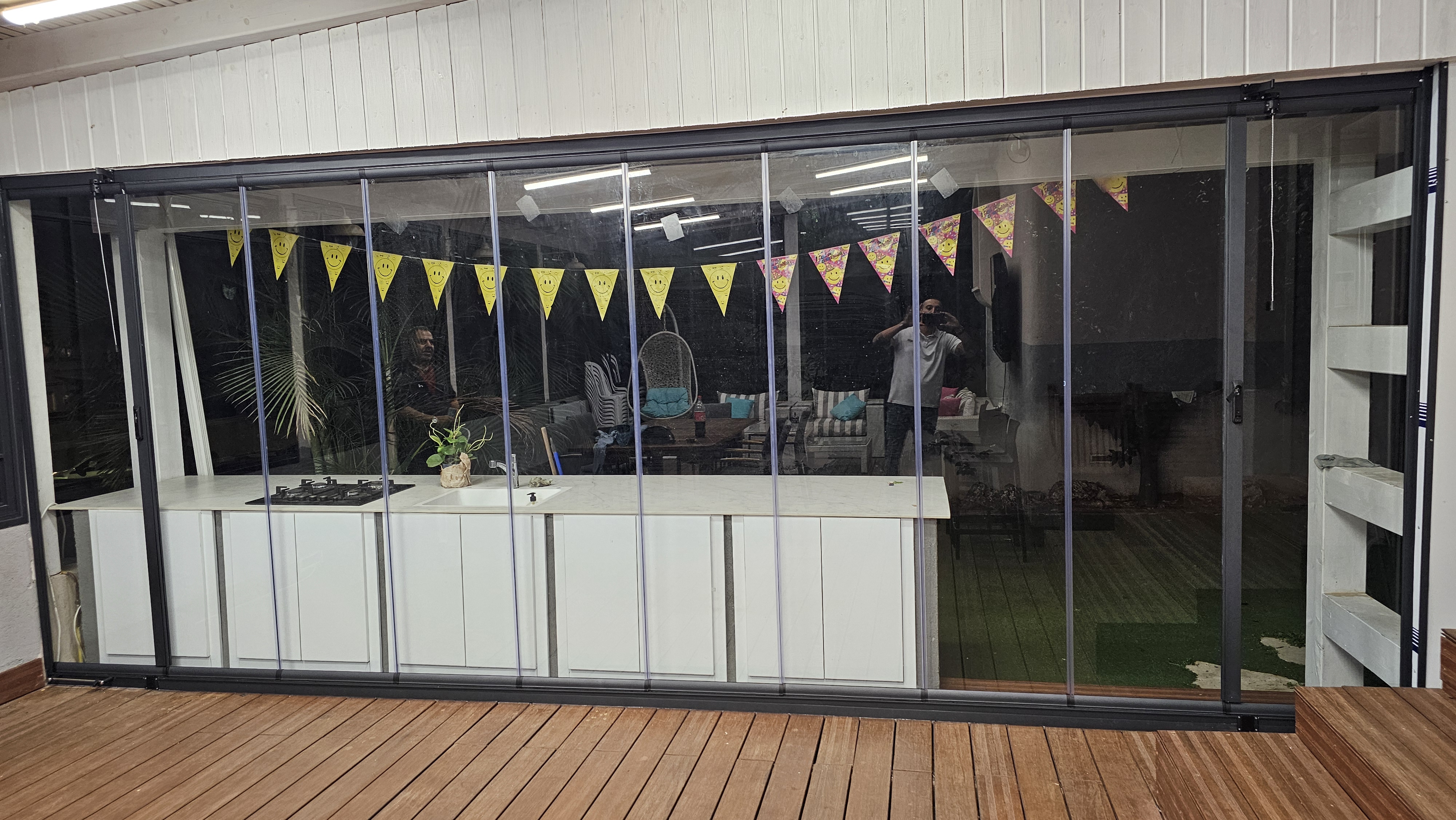 סגירת מרפסת זכוכית אקורדיון